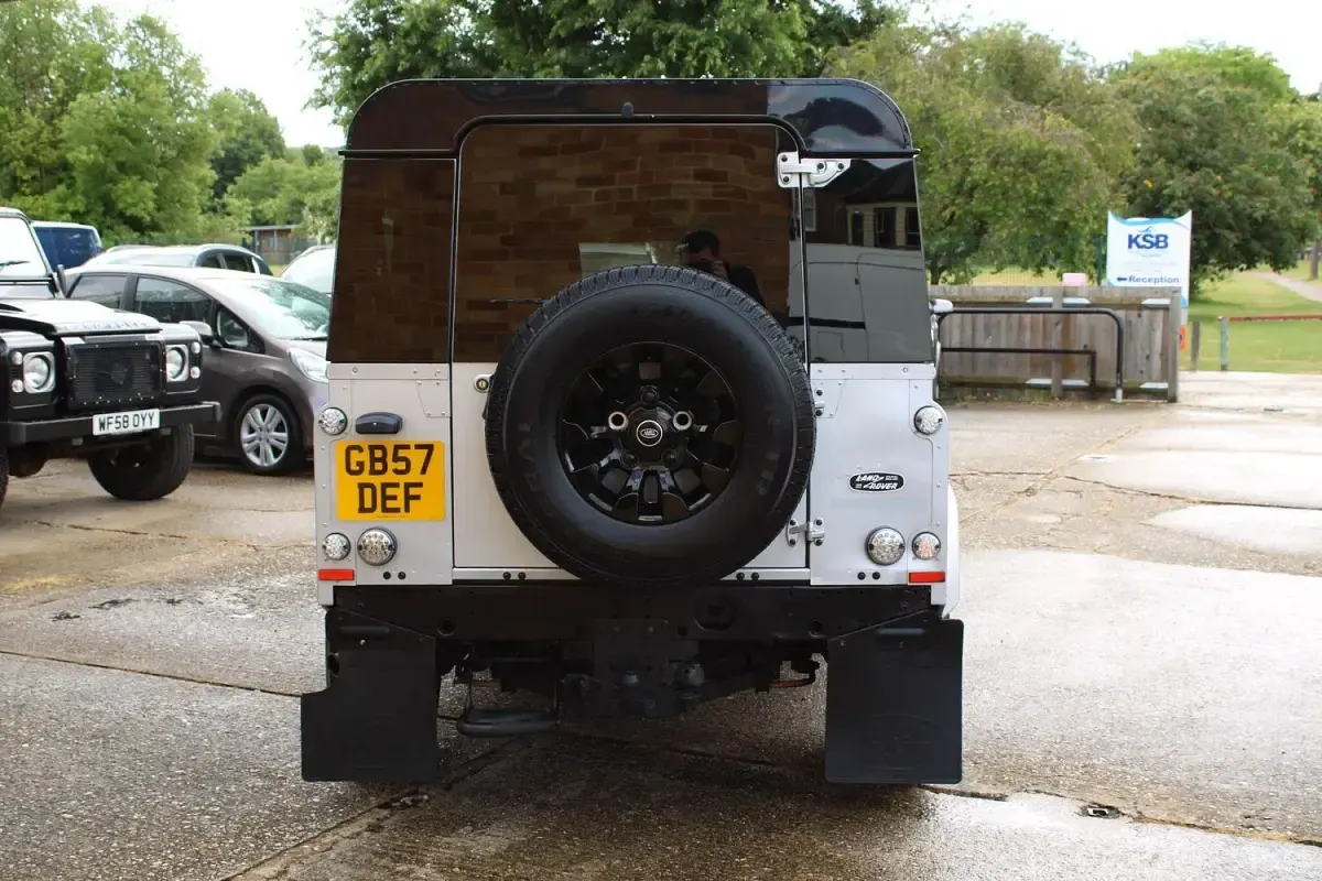 Used Land Rover Defender 122 HP (89 kW) 2007 Silver Estate