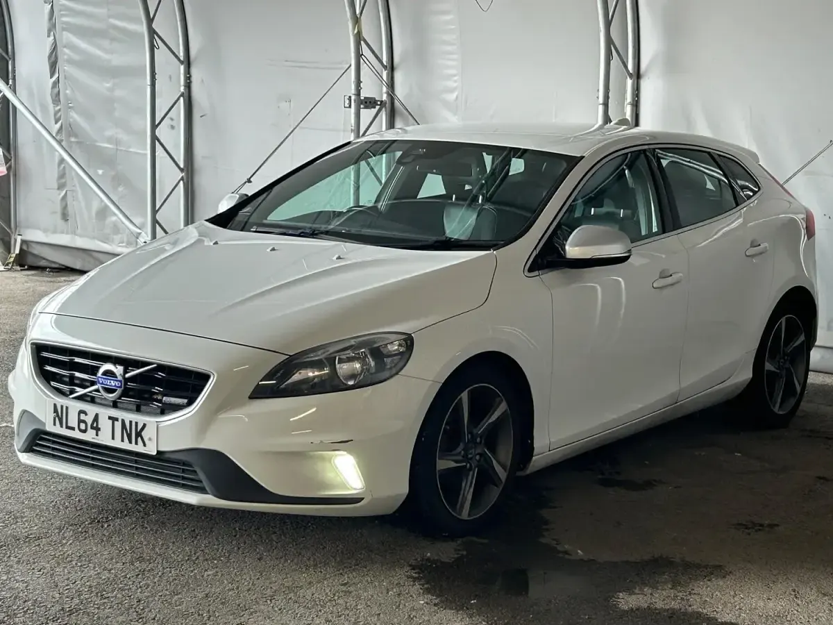 Used Volvo V40 R-Design 115 HP (84 kW) 2014 White Hatchback