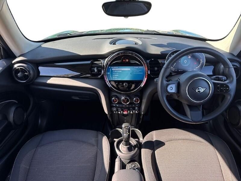 Usado Mini Cooper Classic 134 HP (98 kW) 2023 Verde Citadino
