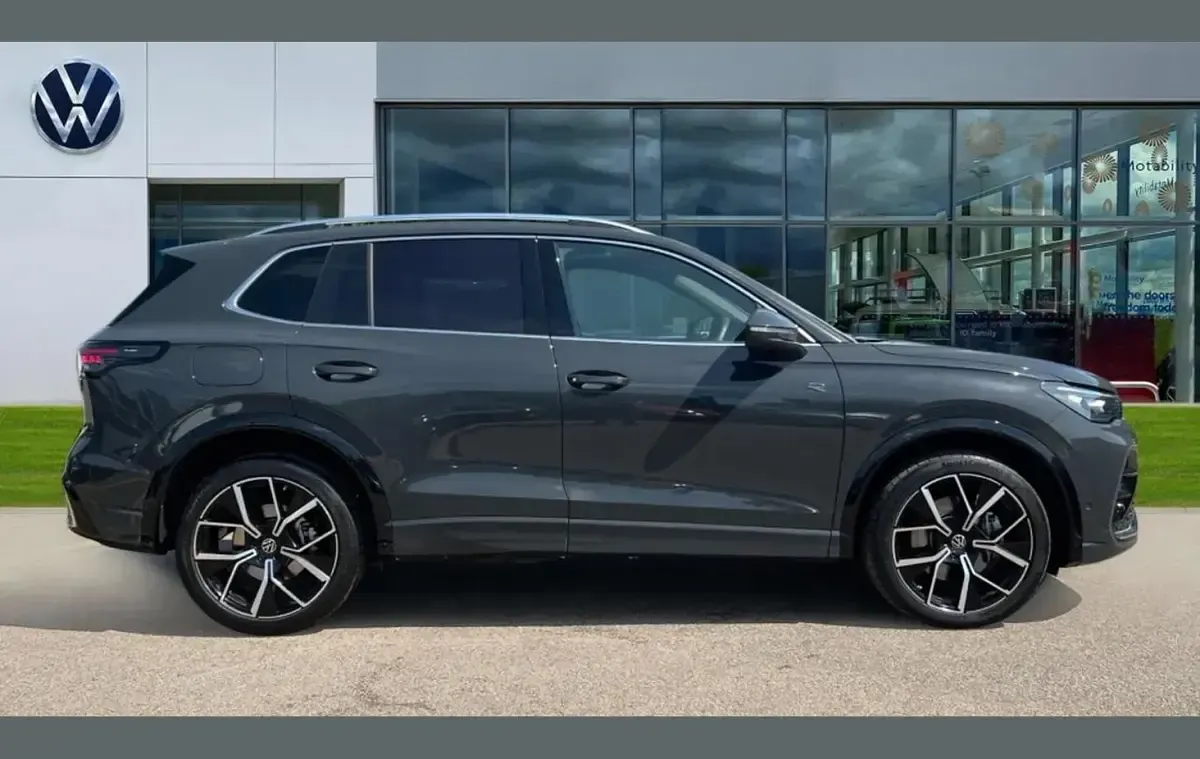 Used VW Tiguan R-line 265 HP (194 kW) 2025 Urano grey SUV