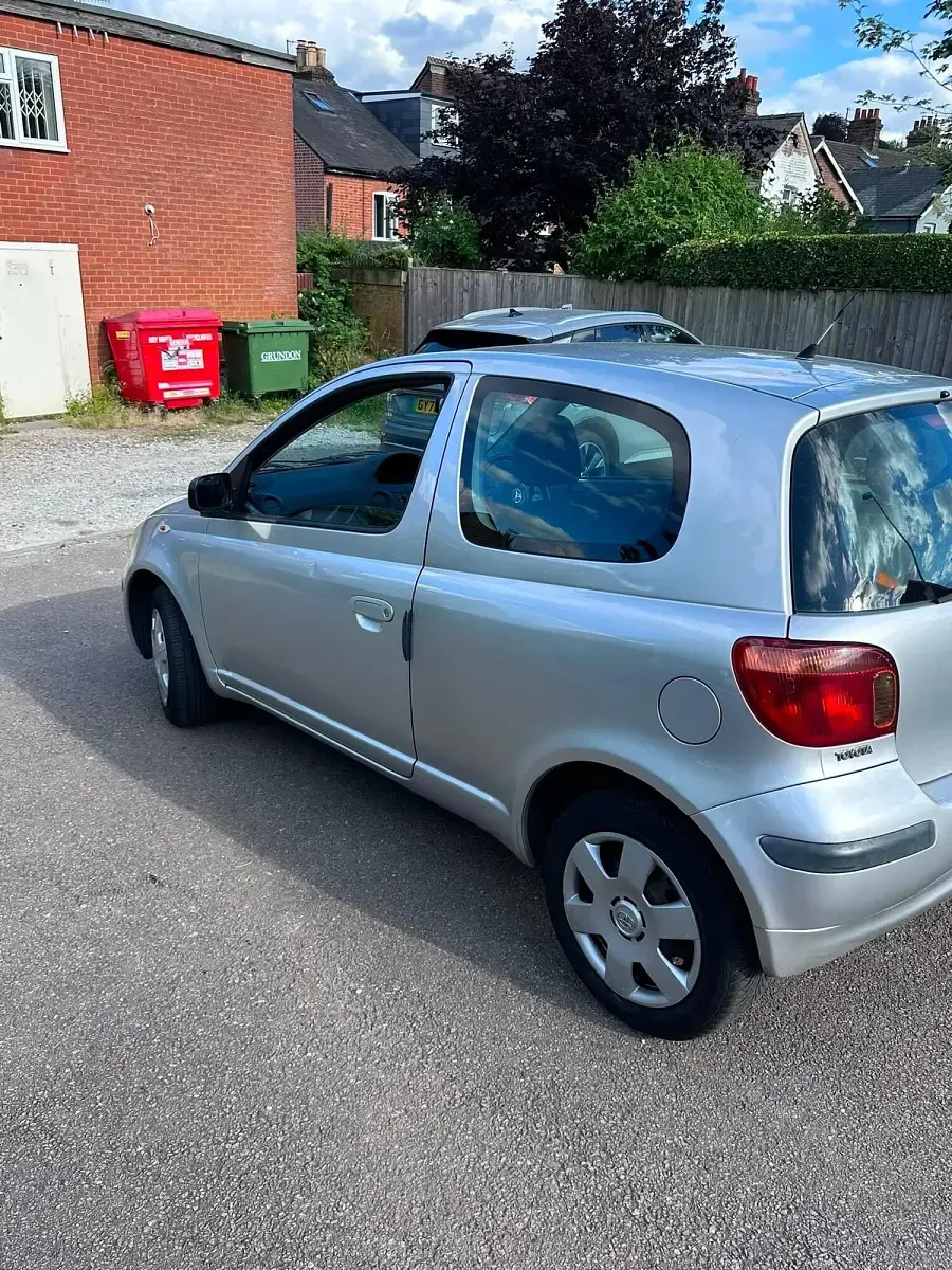 Used Toyota Yaris T3 65 HP (47 kW) 2004 Silver Hatchback