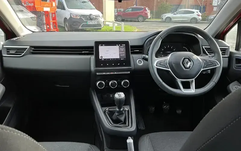 Used Renault Clio Evolution 90 HP (66 kW) 2022 Red Hatchback