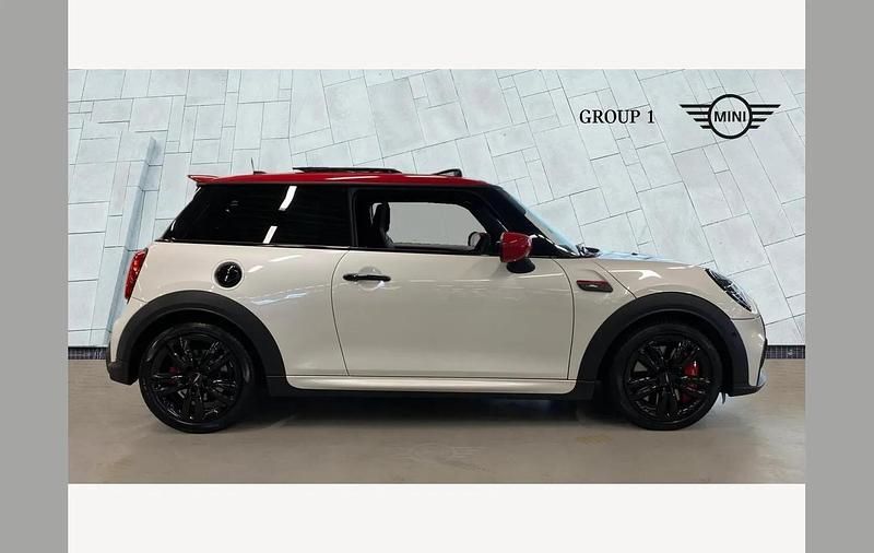 Used Mini John Cooper Works 231 HP (169 kW) 2022 White Hatchback