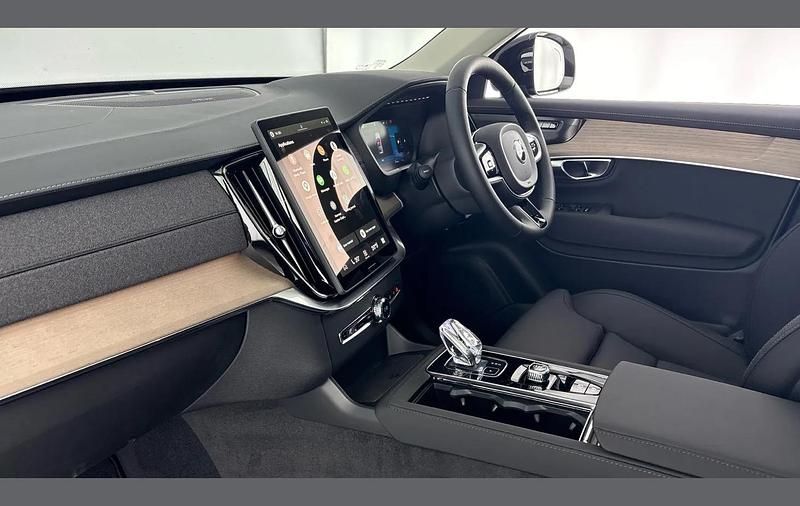 New Volvo XC90 Plus 247 HP (181 kW) 2026 Silver SUV