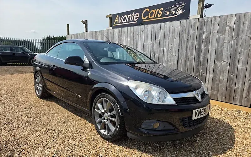 Used Vauxhall Astra Design Edition 140 HP (102 kW) 2010 Coupe