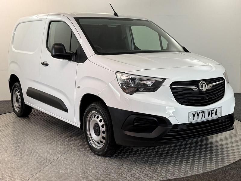 White Used 2021 Vauxhall Combo MPV | £8,500 (Good price) - Image 1/4
