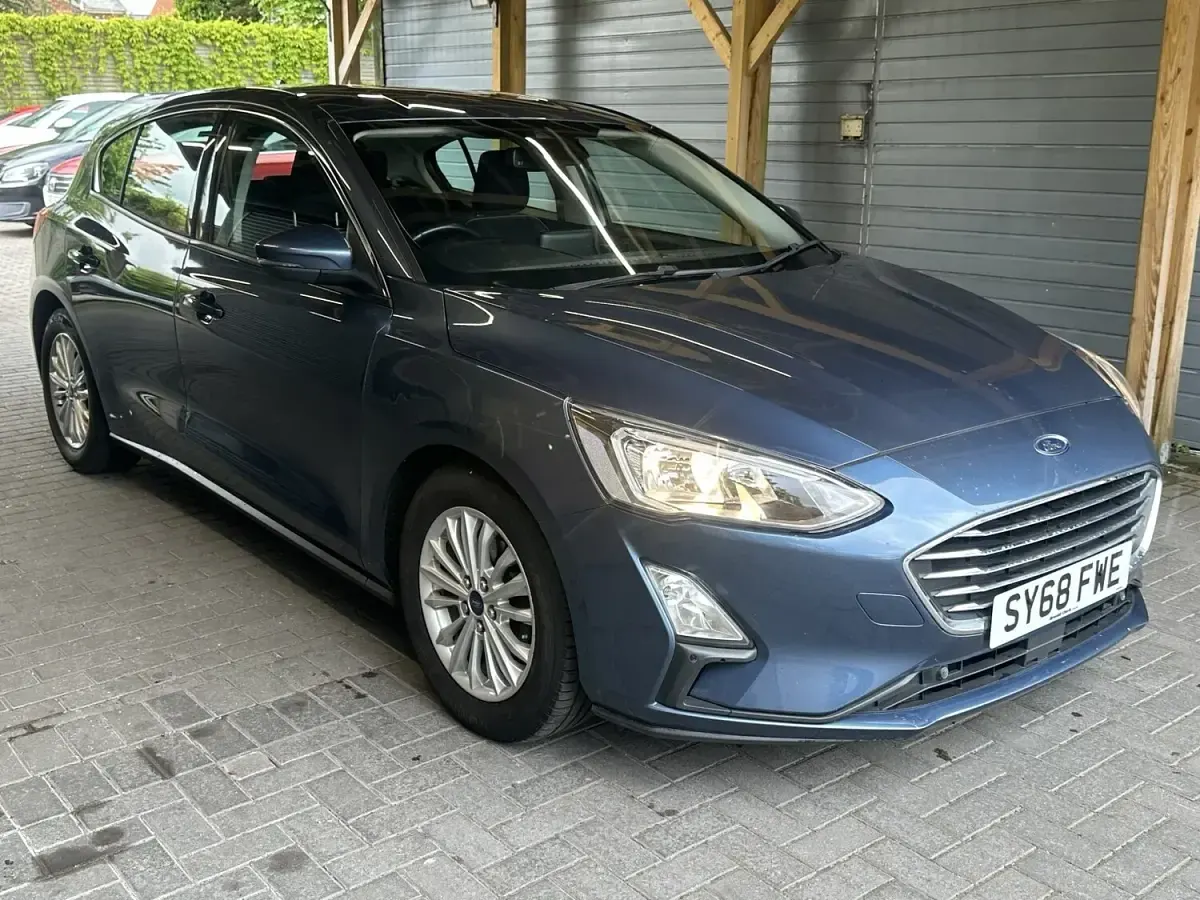 Used Ford Focus Titanium 123 HP (90 kW) 2018 Blue Hatchback