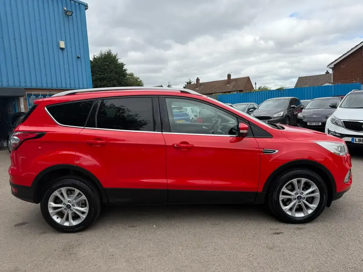Used Ford Kuga Titanium 120 HP (88 kW) 2017 Red SUV