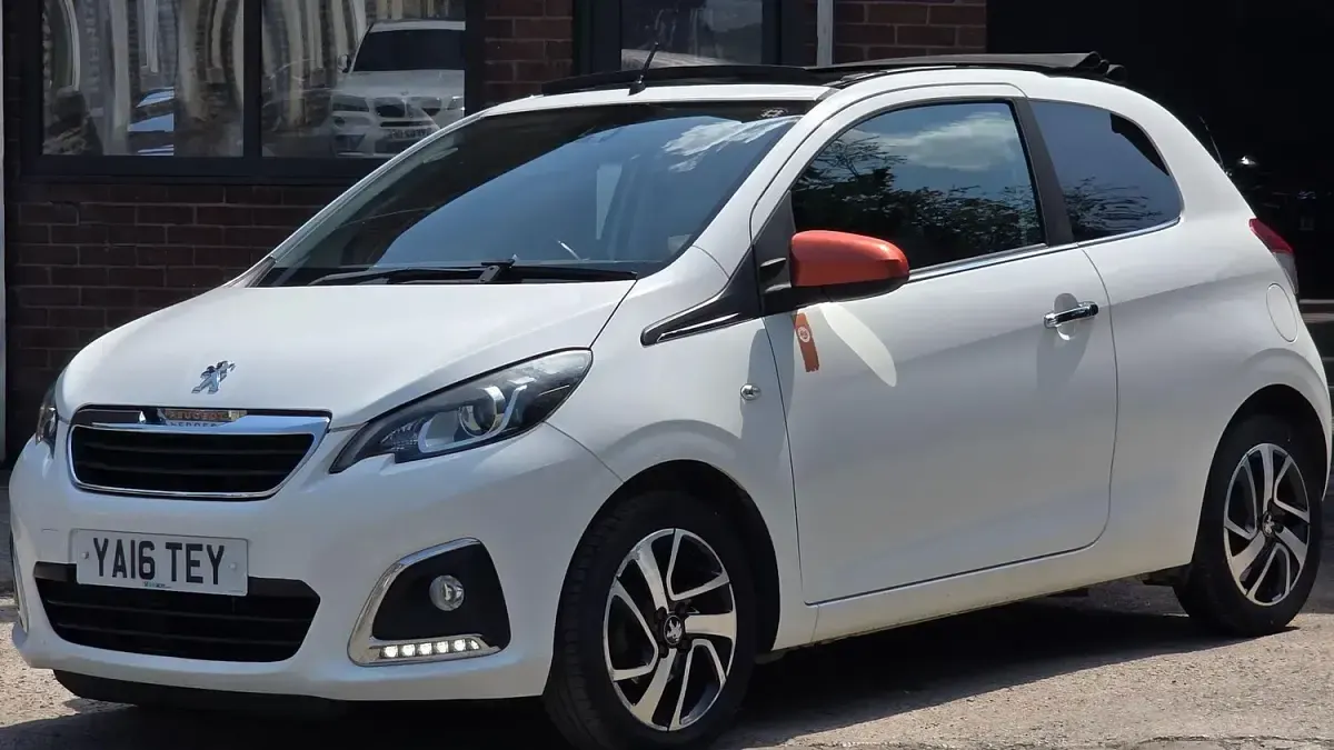 Used Peugeot 108 Roland Garros 82 HP (60 kW) 2016 White Hatchback