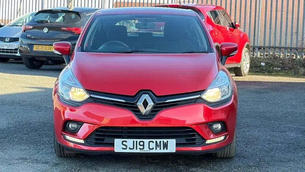 Used Renault Clio IV Play 90 HP (66 kW) 2019 Red Hatchback