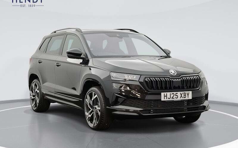 Used 2026 Skoda Karoq SportLine SUV | £33,299 (Expensive) - Image 1/3