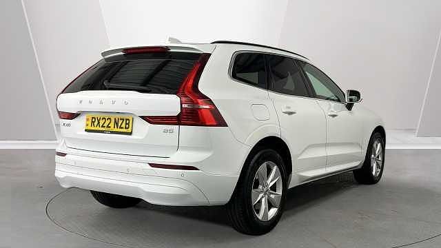 Used Volvo XC60 Momentum 247 HP (181 kW) 2022 White SUV