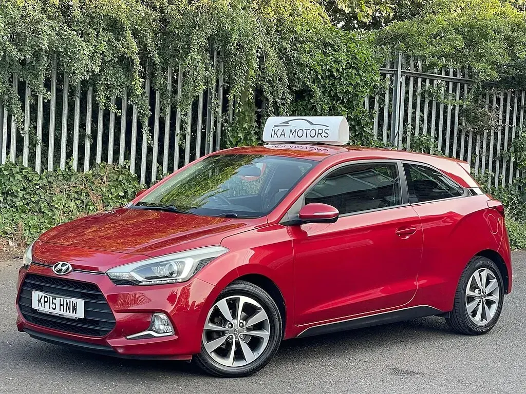 Used Hyundai i20 SE 84 HP (61 kW) 2015 Red Coupe