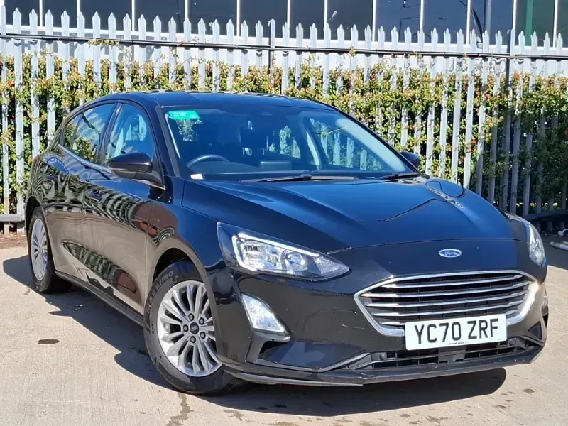 Begagnad Ford Focus Titanium 125 HK (91 kW) 2020 Svart Halvkombi