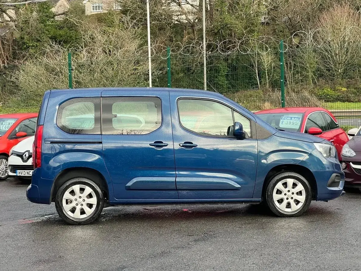 Used Vauxhall Combo 110 HP (80 kW) 2020 Blue MPV
