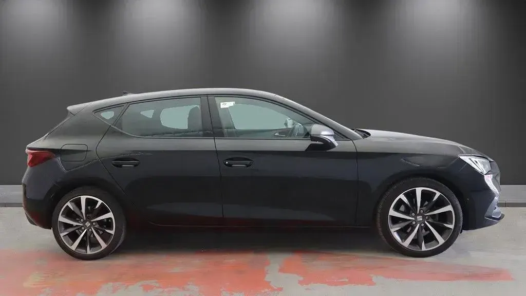 Used Seat Leon FR Sport 150 HP (110 kW) 2022 Black Hatchback