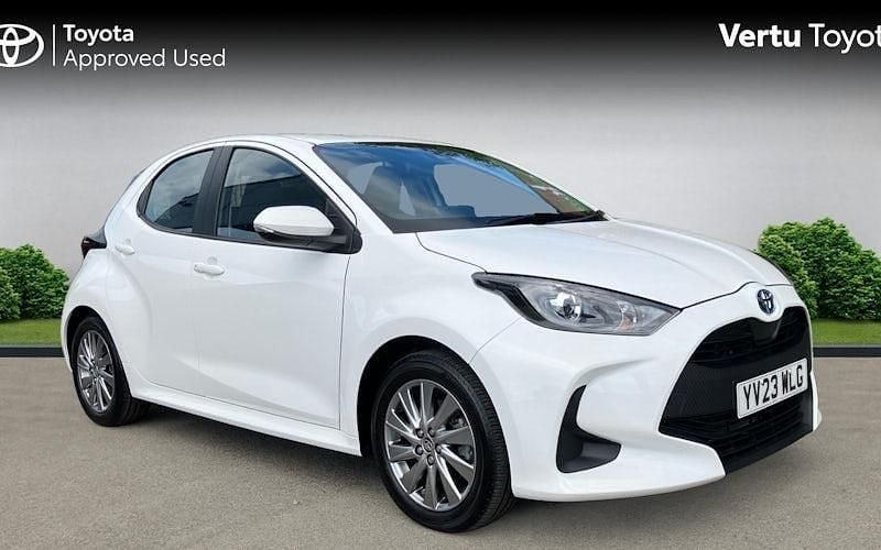 Used 2025 Toyota Yaris Hybrid Hatchback | £16,994 (Super price) - Image 1/4