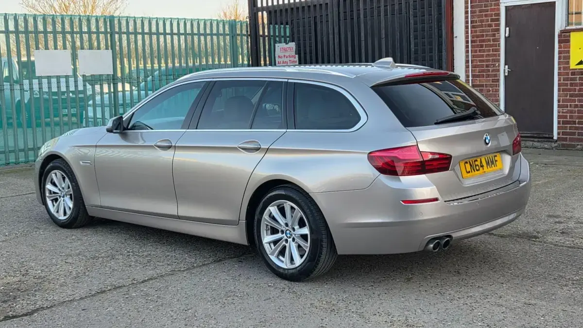 Usado BMW 518 Advantage 2014 Plateado Familiar