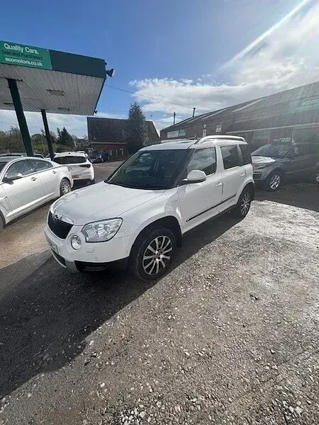 Used Skoda Yeti LAURIN & KLEMENT 170 HP (125 kW) 2013 White SUV