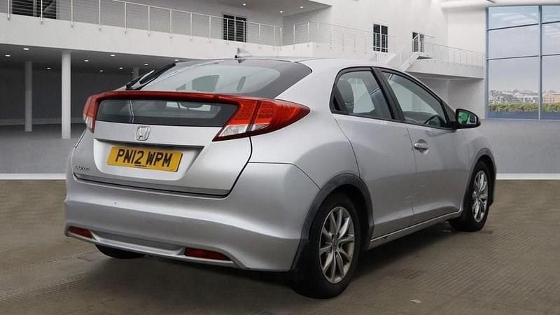 Begagnad Honda Civic SE 142 HK (104 kW) 2012 Silver Halvkombi