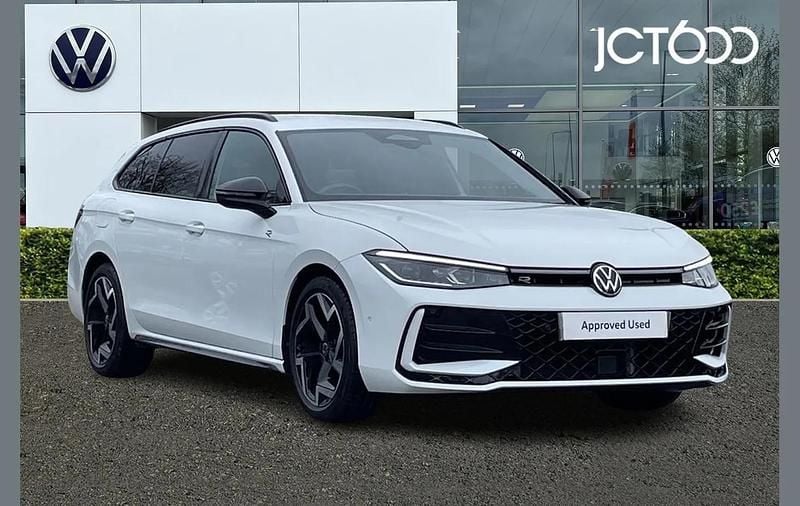 Used VW Passat R-line 150 HP (110 kW) 2024 White Estate