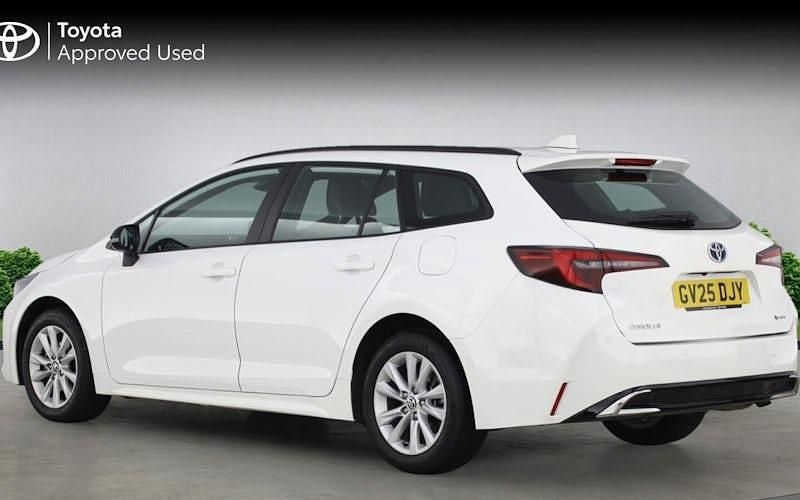 Used Toyota Corolla 140 HP (102 kW) 2025 White Estate