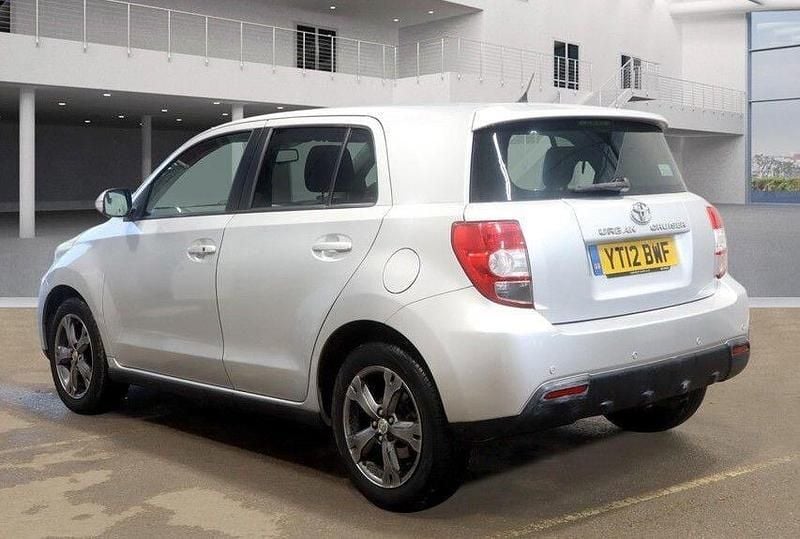 Used Toyota Urban Cruiser 100 HP (73 kW) 2012 Silver Hatchback