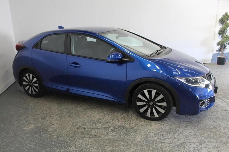 Begagnad Honda Civic SE Plus 142 HK (104 kW) 2015 Blå Halvkombi