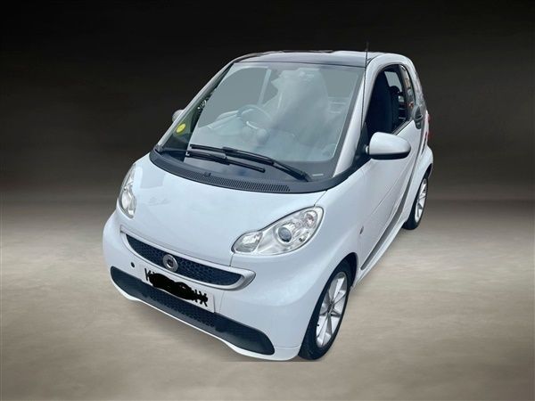 White Used 2011 Smart ForTwo Coupé Passion Coupe | £3,395 (Fair price) - Image 1/1