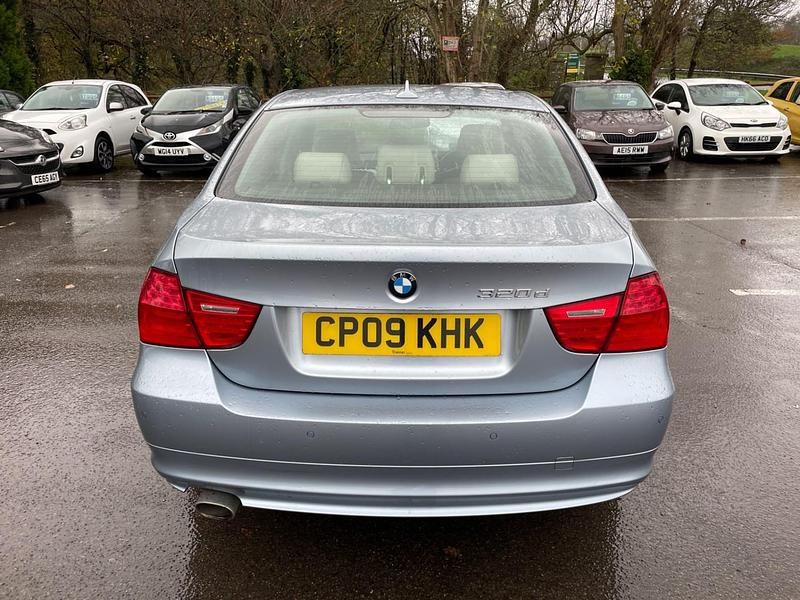 Begagnad BMW 320 2009 Blå Sedan
