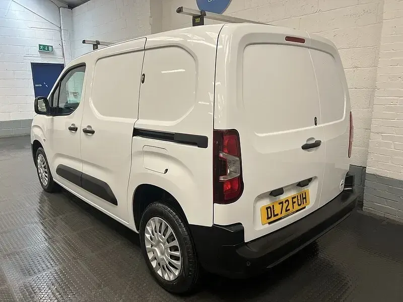 Used Toyota Proace 100 HP (73 kW) 2023 White MPV