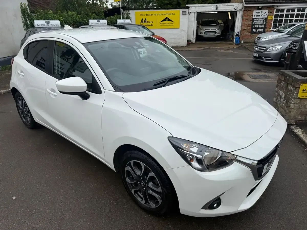 Used Mazda 2 Inclusive 90 HP (66 kW) 2019 White Hatchback