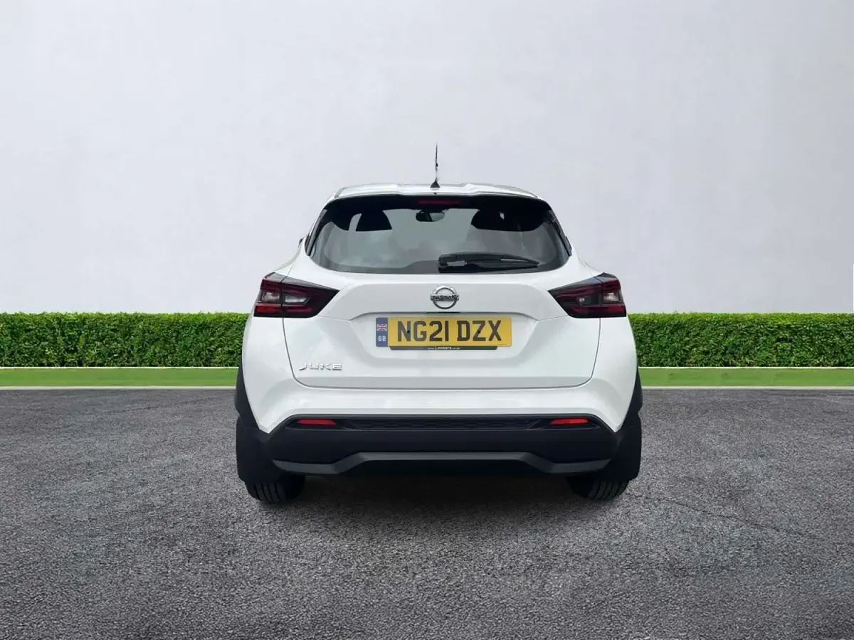 Usado Nissan Juke Visia 114 CV (83 kW) 2021 Blanco SUV