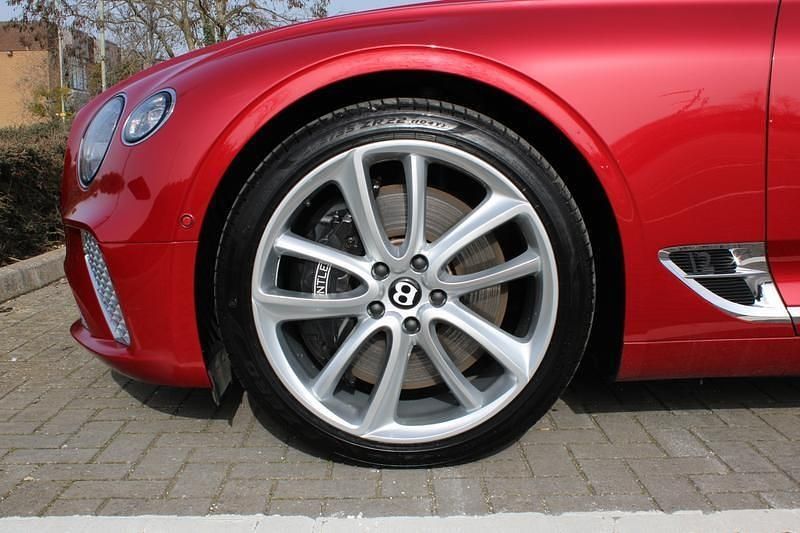 Begagnad Bentley Continental 2018 Röd Sportkupé