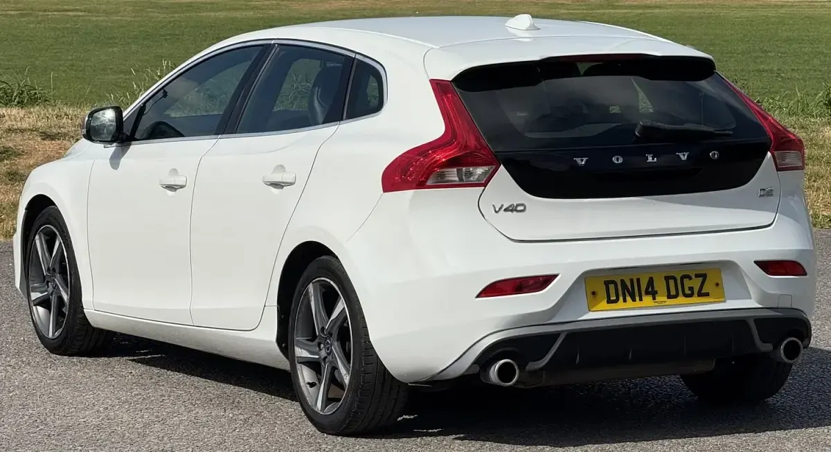 Used Volvo V40 R-Design 2014 White Hatchback