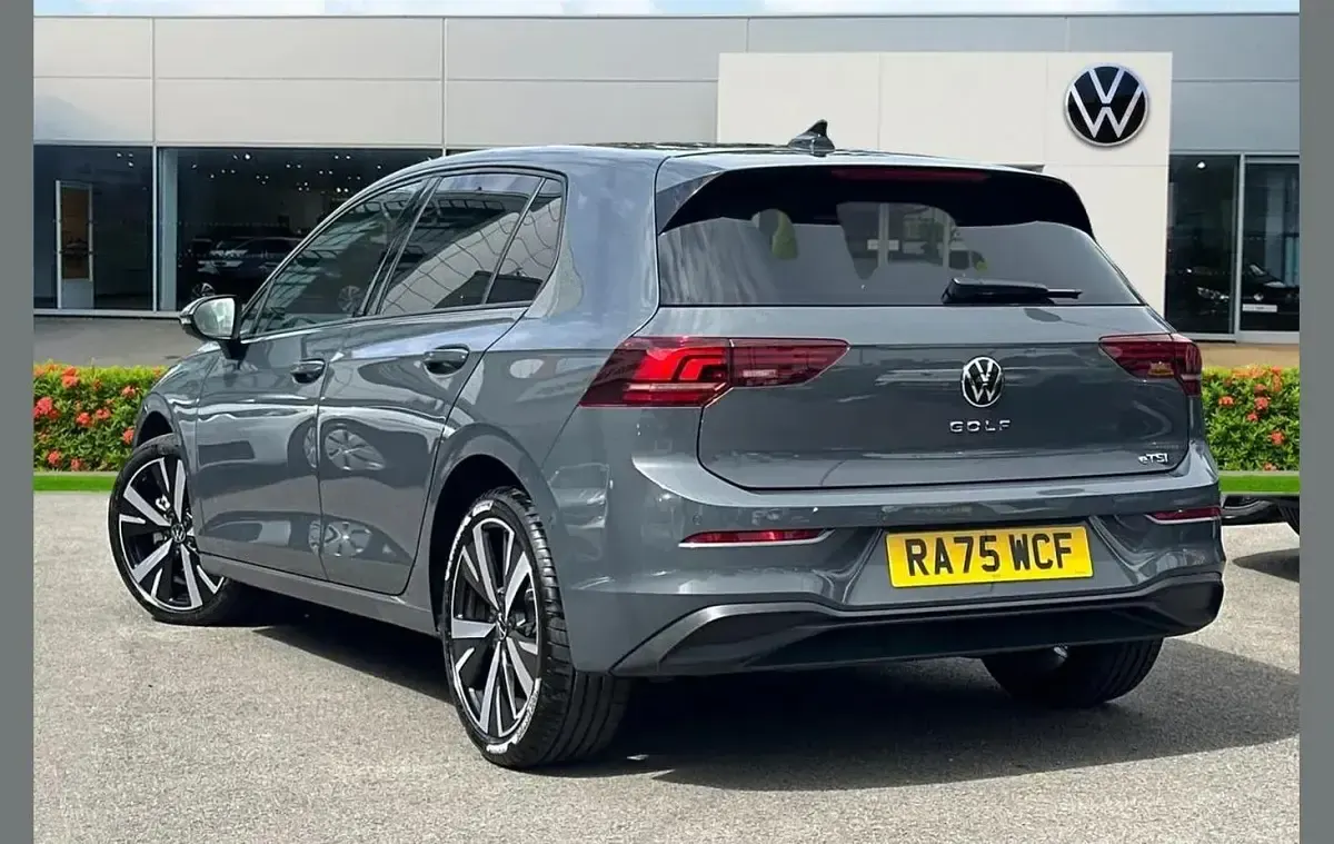 Begagnad VW Golf VIII Match 147 HK (108 kW) 2026 Grå Halvkombi