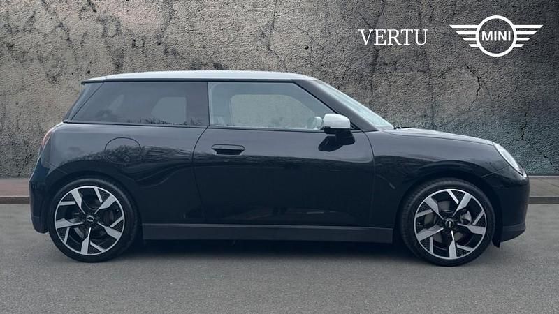 Used Mini Cooper SE Hatch 158 kW (215 HP) 2024 Black Hatchback