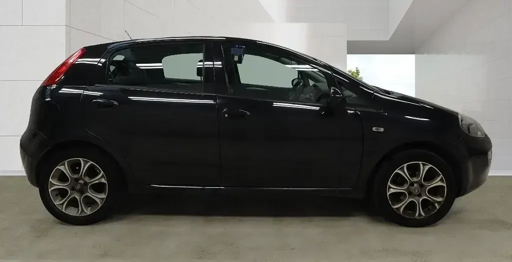 Used Fiat Punto Easy Plus 69 HP (50 kW) 2016 Black Hatchback