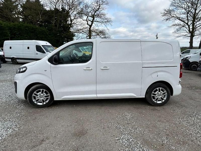Used Vauxhall Vivaro Sportive 100 HP (73 kW) 2021 White MPV