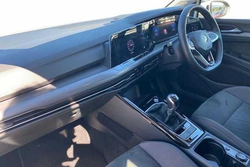 Second-hand VW Golf VIII 150 CP (110 kW) 2022