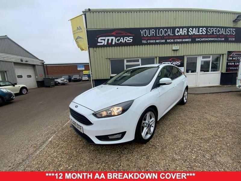 White Used 2015 Ford Focus Zetec Hatchback | £6,495 (Fair price) - Image 1/4