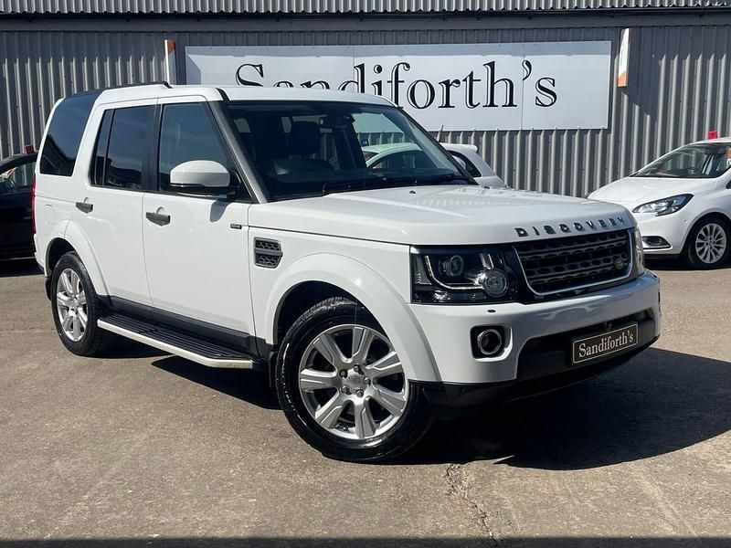 White Used 2014 Land Rover Discovery 4 SE SUV | £17,600 (Expensive) - Image 1/4