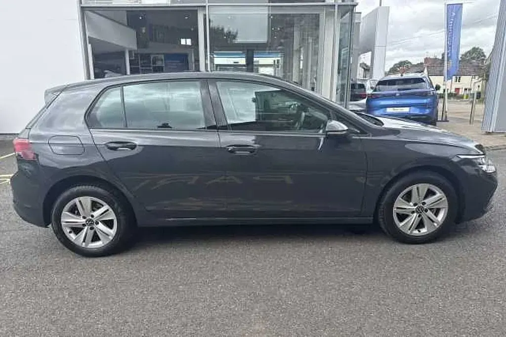 Used VW Golf VIII Life 130 HP (95 kW) 2024 Grey Hatchback