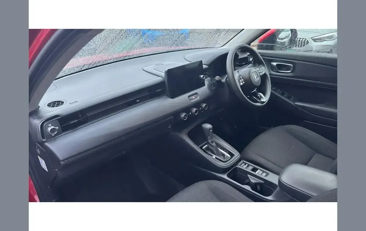 Used Honda HR-V Elegance 107 HP (78 kW) 2021 White SUV