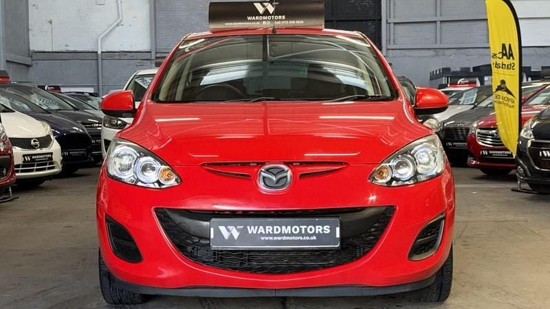 Begagnad Mazda 2 2014 Röd Halvkombi