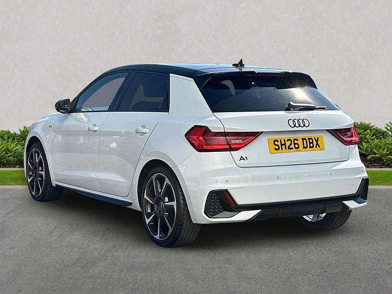 Usado Audi A1 Black Edition 95 HP (69 kW) 2022 Branco SUV