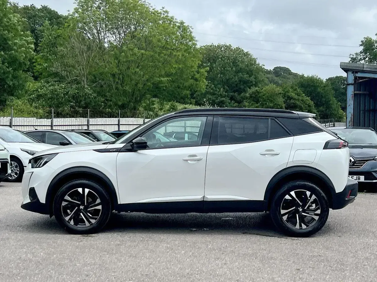 Used Peugeot 2008 GT 129 HP (94 kW) 2023 White SUV