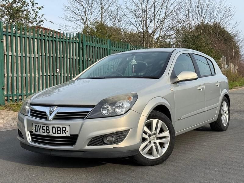 Used Vauxhall Astra 115 HP (84 kW) 2008 Beige Hatchback