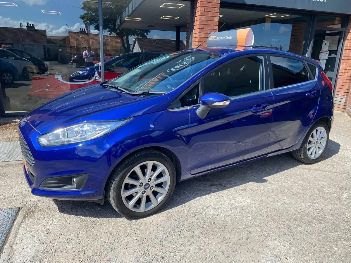 Used Ford Fiesta Titanium 120 HP (88 kW) 2017 Blue Hatchback