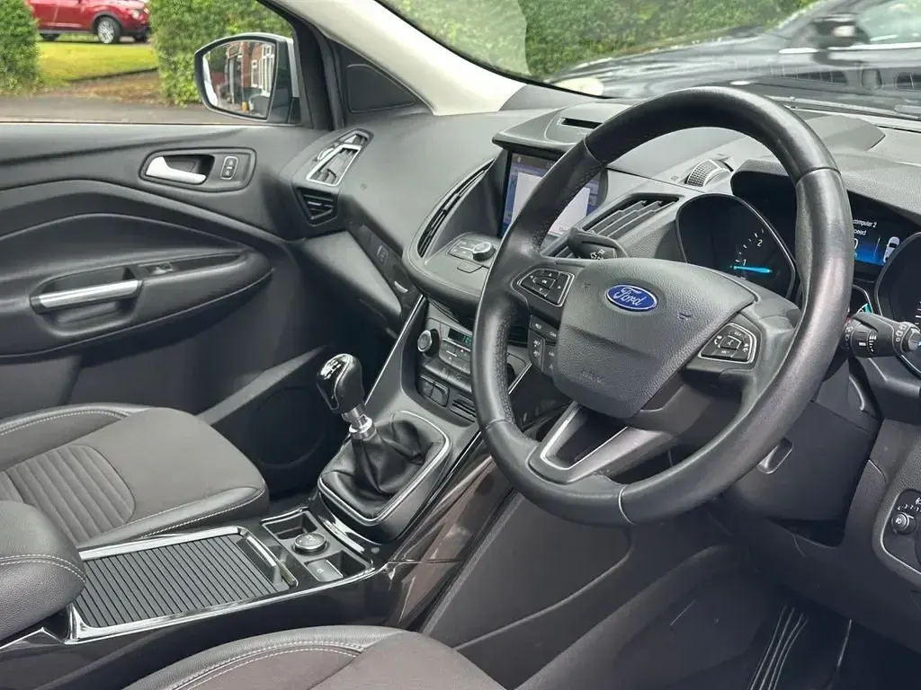 Begagnad Ford Kuga Titanium 120 HK (88 kW) 2019 Silver SUV